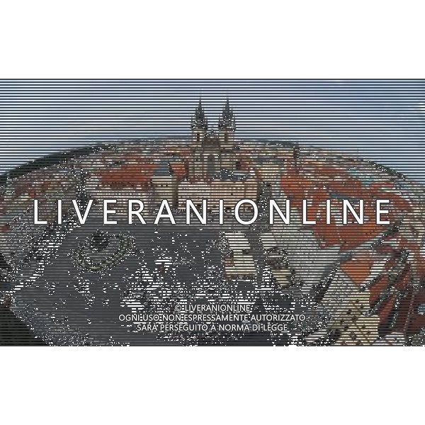 Citta\' di Praga - Repubblica Ceca Praga (Repubblica Ceca) - 25.06.2015 Nella Foto:Staromestske namesti - Piazza dell cittÃ  vecchia di Praga con la chiesa di Santa Maria di Tyn /Ph.Vitez-Ag. Aldo Liverani