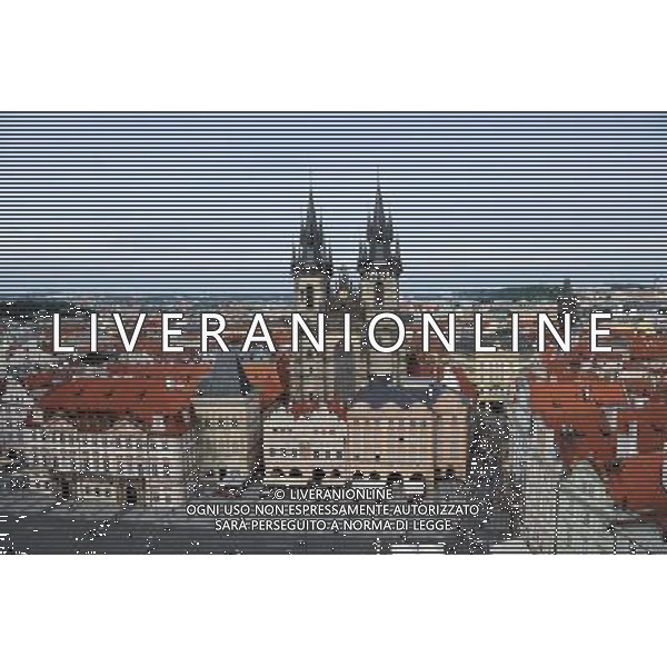 Citta\' di Praga - Repubblica Ceca Praga (Repubblica Ceca) - 25.06.2015 Nella Foto:Staromestske namesti - Piazza dell cittÃ  vecchia di Praga con la chiesa di Santa Maria di Tyn /Ph.Vitez-Ag. Aldo Liverani