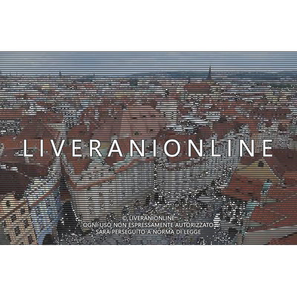 Citta\' di Praga - Repubblica Ceca Praga (Repubblica Ceca) - 25.06.2015 Nella Foto:Staromestske namesti - Piazza dell cittÃ  vecchia di Praga con la chiesa di Santa Maria di Tyn /Ph.Vitez-Ag. Aldo Liverani