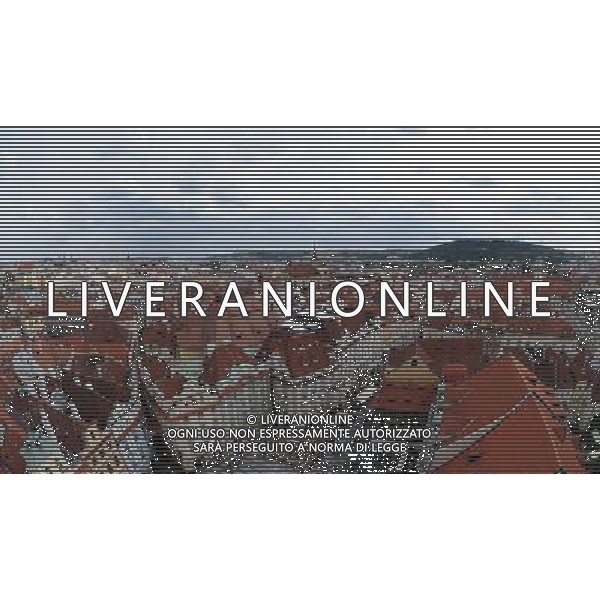 Citta\' di Praga - Repubblica Ceca Praga (Repubblica Ceca) - 25.06.2015 Nella Foto:Staromestske namesti - Piazza dell cittÃ  vecchia di Praga con la chiesa di Santa Maria di Tyn vicoli e tetti della citta\' vecchia /Ph.Vitez-Ag. Aldo Liverani