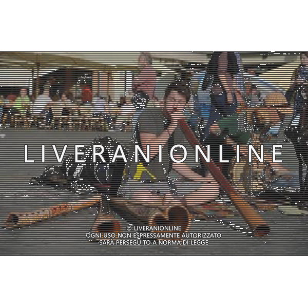 Citta\' di Praga - Repubblica Ceca Praga (Repubblica Ceca) - 25.06.2015 Nella Foto:Artisti di strada nella Staromestske namesti - Piazza dell cittÃ  vecchia di Praga con la chiesa di Santa Maria di Tyn /Ph.Vitez-Ag. Aldo Liverani