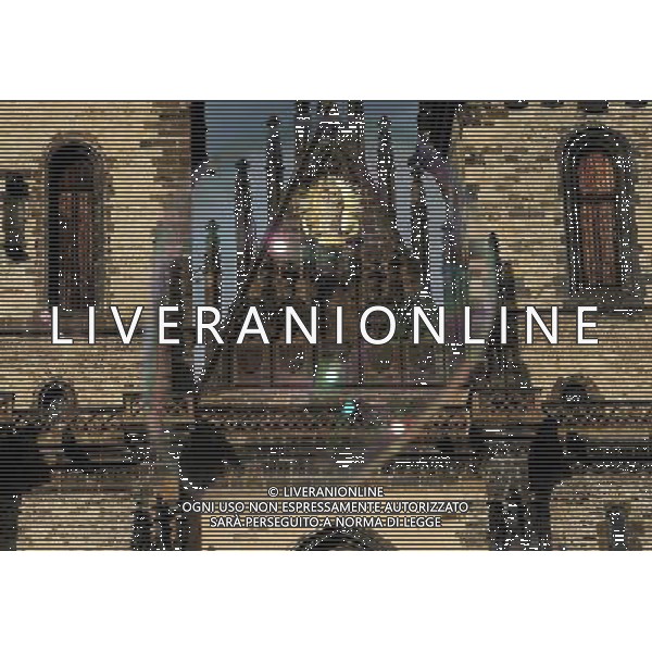 Citta\' di Praga - Repubblica Ceca Praga (Repubblica Ceca) - 25.06.2015 Nella Foto:Artisti di strada nella Staromestske namesti - Piazza dell cittÃ  vecchia di Praga con la chiesa di Santa Maria di Tyn /Ph.Vitez-Ag. Aldo Liverani