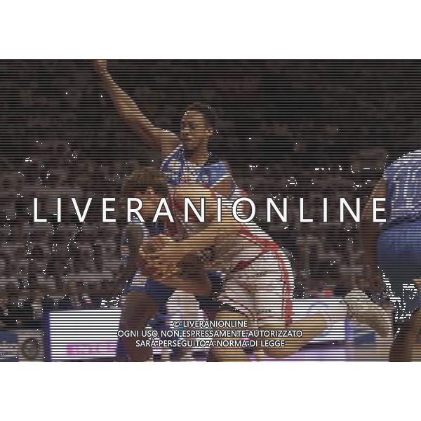 REGGIO EMILIA 26 GIUGNO 2015 / CAMPIONATO LEGABASKET SERIE A 2014-2015 /FINALE SCUDETTO PLAYOFF GARA 7 / GRISSIN BON REGGIO EMILIA VS BANCO DI SARDEGNA SASSARI / NELLA FOTO: POLONARA E SANDERS / FOTO FRANCESCA SOLI - AGENZIA ALDO LIVERANI SAS