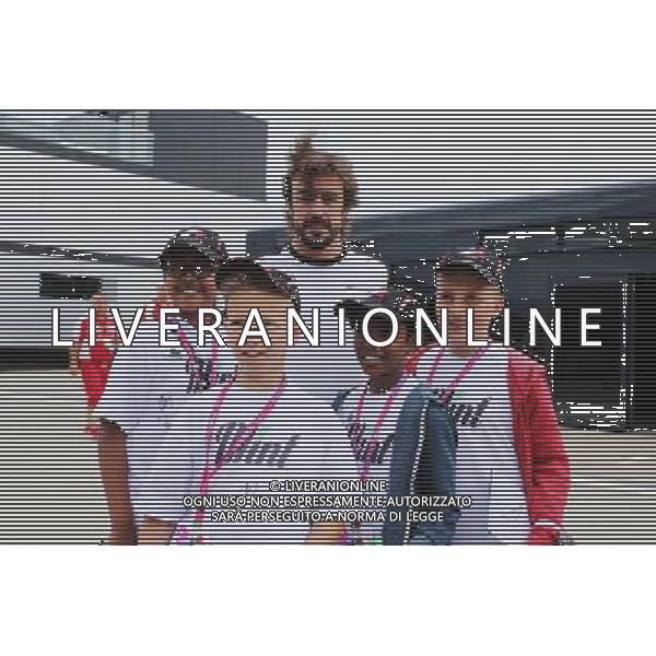 Fernando Alonso (ESP) McLaren with F1 in Schools Children. 02.07.2015. Formula 1 World Championship, Rd 9, British Grand Prix, Silverstone, England, Preparation Day. /AGENZIA ALDO LIVERANI Sas - ITALY ONLY - EDITORIAL USE ONLY - Gp F1 inghilterra