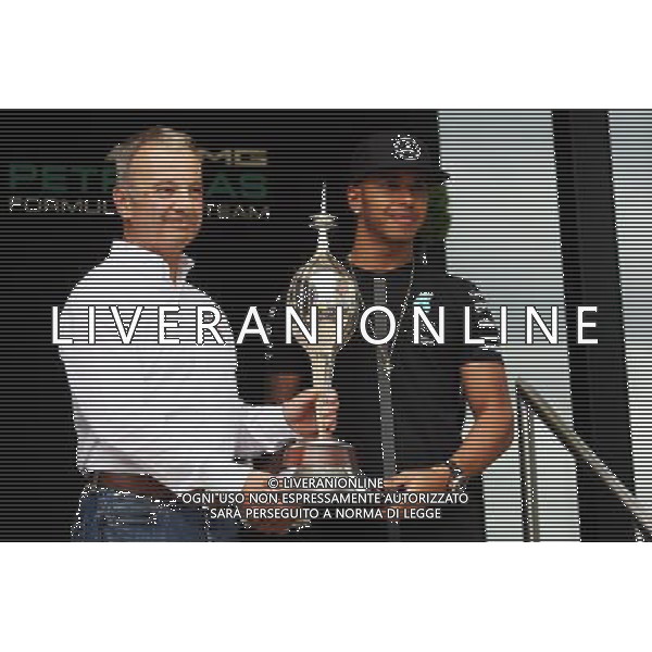 Lewis Hamilton (GBR) Mercedes AMG F1 receives the Hawthorn Memorial Trophy from Rob Jones (GBR) Motor Sports Association (MSA) Chief Executive. 02.07.2015. Formula 1 World Championship, Rd 9, British Grand Prix, Silverstone, England, Preparation Day. /AGENZIA ALDO LIVERANI Sas - ITALY ONLY - EDITORIAL USE ONLY - Gp F1 inghilterra