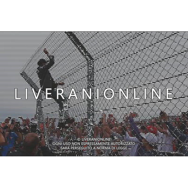 Lewis Hamilton (GBR) Mercedes AMG F1 climbs hte fence to greet the fans. 05.07.2015. Formula 1 World Championship, Rd 9, British Grand Prix, Silverstone, England, Race Day. AG ALDO LIVERANI SAS ONLY ITALY