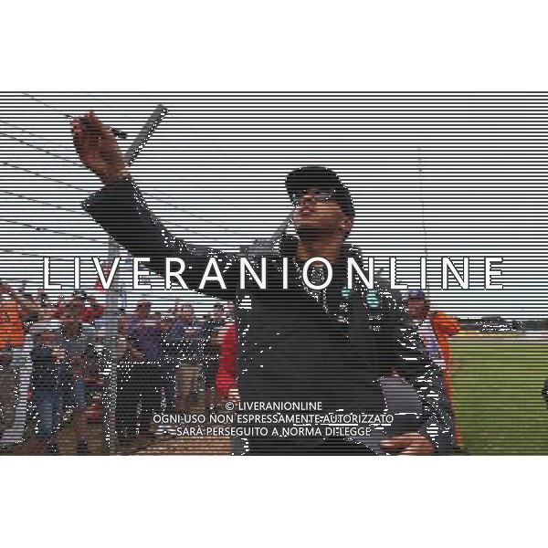 Lewis Hamilton (GBR) Mercedes AMG F1 with the fans. 05.07.2015. Formula 1 World Championship, Rd 9, British Grand Prix, Silverstone, England, Race Day. AG ALDO LIVERANI SAS ONLY ITALY