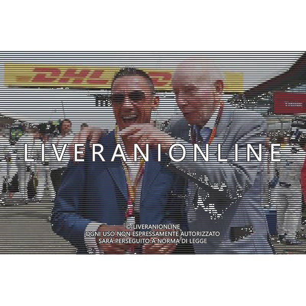 (L to R): Frankie Dettori (ITA) Jockey with John Surtees (GBR) on the grid. 05.07.2015. Formula 1 World Championship, Rd 9, British Grand Prix, Silverstone, England, Race Day. AG ALDO LIVERANI SAS ONLY ITALY