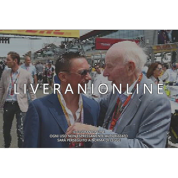 (L to R): Frankie Dettori (ITA) Jockey with John Surtees (GBR) on the grid. 05.07.2015. Formula 1 World Championship, Rd 9, British Grand Prix, Silverstone, England, Race Day. AG ALDO LIVERANI SAS ONLY ITALY