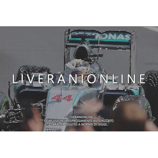 Race winner Lewis Hamilton (GBR) Mercedes AMG F1 W06 celebrates in parc ferme. 05.07.2015. Formula 1 World Championship, Rd 9, British Grand Prix, Silverstone, England, Race Day. AG ALDO LIVERANI SAS ONLY ITALY