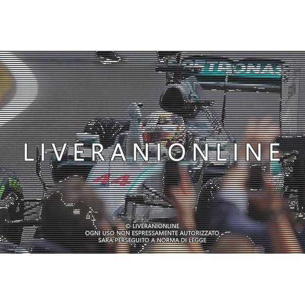 Race winner Lewis Hamilton (GBR) Mercedes AMG F1 W06 celebrates in parc ferme. 05.07.2015. Formula 1 World Championship, Rd 9, British Grand Prix, Silverstone, England, Race Day. AG ALDO LIVERANI SAS ONLY ITALY