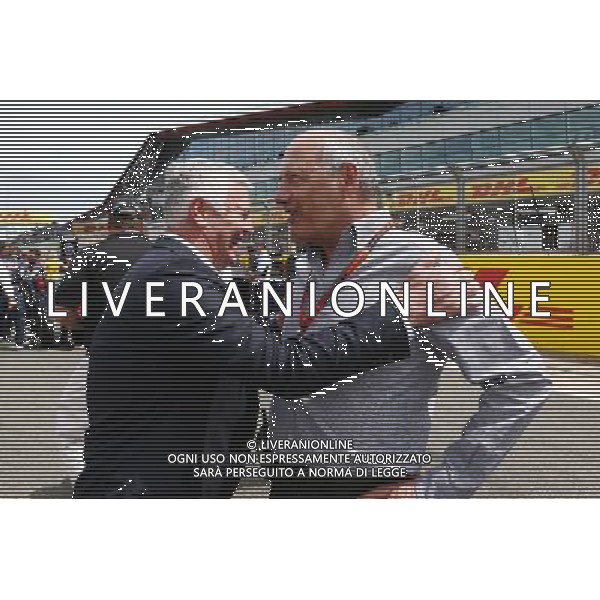 (L to R): Derek Warwick (GBR) with Ron Dennis (GBR) McLaren Executive Chairman on the grid. 05.07.2015. Formula 1 World Championship, Rd 9, British Grand Prix, Silverstone, England, Race Day. AG ALDO LIVERANI SAS ONLY ITALY