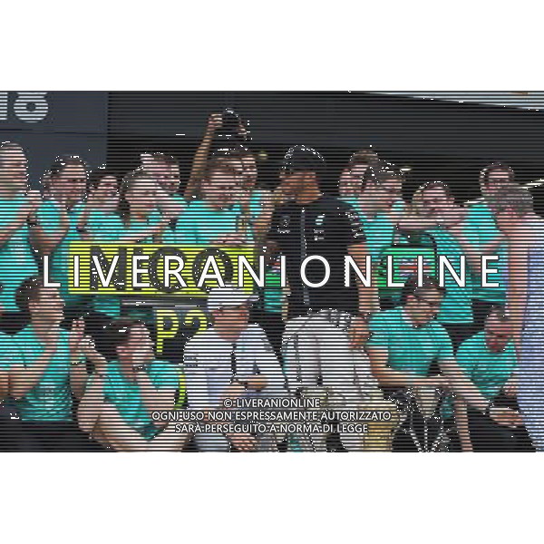 Race winner Lewis Hamilton (GBR) Mercedes AMG F1 celebrates with team mate Nico Rosberg (GER) Mercedes AMG F1, his mother Carmen Lockhart (GBR), and the team. 05.07.2015. Formula 1 World Championship, Rd 9, British Grand Prix, Silverstone, England, Race Day. AG ALDO LIVERANI SAS ONLY ITALY