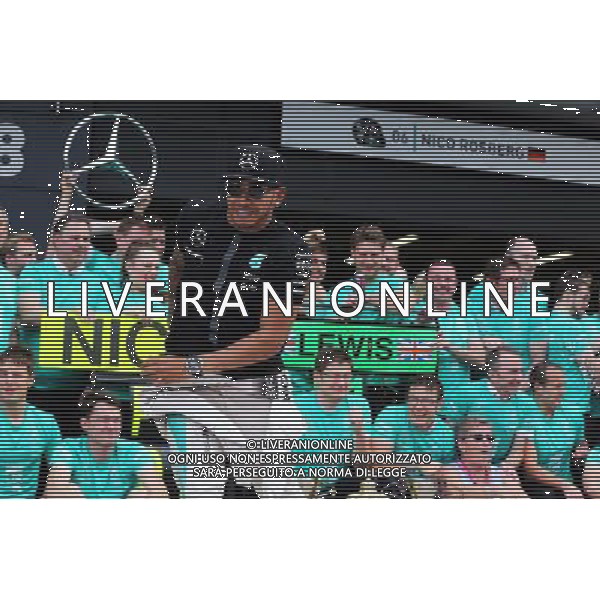 Race winner Lewis Hamilton (GBR) Mercedes AMG F1 celebrates with the team. 05.07.2015. Formula 1 World Championship, Rd 9, British Grand Prix, Silverstone, England, Race Day. AG ALDO LIVERANI SAS ONLY ITALY