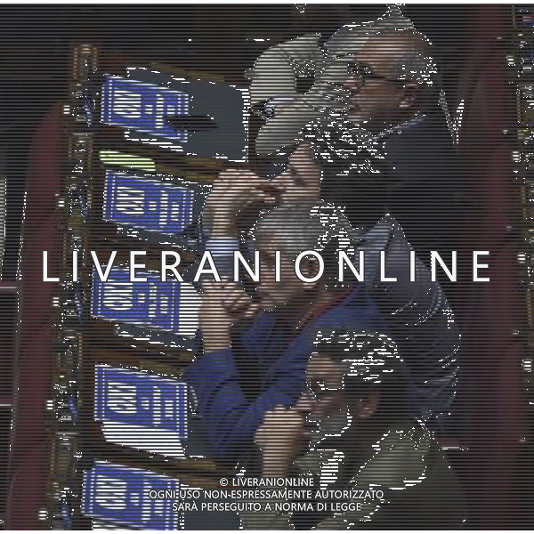 Roma - 09/07/2015 - Montecitorio - Voto finale sul disegno di legge di riforma della scuola - nella foto: Cartelli di protesta contro la legge della Scuola sui banchi dei deputati di SEL / Ph. Fabrizio Corradetti - Ag. Aldo Liverani Sas