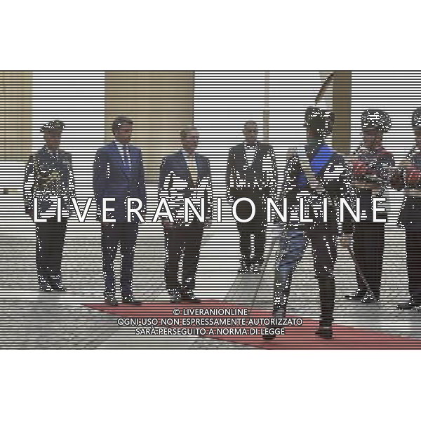 Roma - 10/07/2015 - Palazzo Chigi - Il Presidente del Consiglio dei Ministri Matteo Renzi incontra il Primo Ministro della Repubblica dÕIrlanda Enda Kenny - nella foto: Matteo Renzi e Enda Kenny durante la rassegna al picchetto d\'onore / Ph. Fabrizio Corradetti - Ag. Aldo Liverani sas