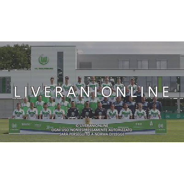 firo Fu§ball,Fussball, 16.07.2015 1. Bundesliga Saison 2015/2016 VFL Wolfsburg Fototermin Mannschaftsfoto 4. Reihe von links. Robin Knoche, Timm Klose, Naldo, Bas Dost, Nicklas Bendtner, Felipe Lopes, Paul Seguin 3. Reihe von links: Nils Scholz, Heribert RŸttger, Ivan Perisic, Luiz Gustavo, Josuha Guilavogui, Andre SchŸrrle, Daniel Caligiuri, Oliver Mutschler, Felix Sunkel, 2. Reihe von links. Dr. GŸnter Pfeiler, Dr. Gunter Wilhelm, Michele Putaro, Alexander Steinbrenner, Jšrg Drill, Manfred Kro§, Andreas Hilfiker, Ton Lokhoff, Dirk Bremser, Dieter Hecking, Klaus Allofs 1. Reihe von links: Sebastian Jung, Max Kruse, Christian TrŠsch, Aaron Hunt, Koen Casteels, Diego Benaglio, Max GrŸn, Marcel SchŠfer, Ricardo Rodriguez, Kevin De Bruyne, Vieirinha $worldrightsEs gelten unsere AGB, einsehbar auf www.firosportphoto.de copyright by firo sportphoto: Coesfelder Str. 207 D- 48249 DŸlmen www.firosportphoto.de mail@firosportphoto.de (V o l k s b a n k B o c h u m - W i t t e n ) BLZ.: 430 601 29 Kt. Nr.: 341 117 100 Tel: +49-2594 - 9916004 Fax: +49-2594 - 9916005 AG ALDO LIVERANI SAS ONLY ITALY