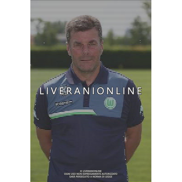 firo Fu§ball,Fussball, 16.07.2015 1. Bundesliga Saison 2015/2016 VFL Wolfsburg Fototermin Wolfsburg, Portrait, Trainer, Dieter Hecking $worldrightsEs gelten unsere AGB, einsehbar auf www.firosportphoto.de copyright by firo sportphoto: Coesfelder Str. 207 D- 48249 DŸlmen www.firosportphoto.de mail@firosportphoto.de (V o l k s b a n k B o c h u m - W i t t e n ) BLZ.: 430 601 29 Kt. Nr.: 341 117 100 Tel: +49-2594 - 9916004 Fax: +49-2594 - 9916005 AG ALDO LIVERANI SAS ONLY ITALY