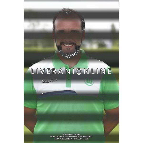 firo FuâˆšÃ¼ball,Fussball, 16.07.2015 1. Bundesliga Saison 2015/2016 VFL Wolfsburg Fototermin Wolfsburg, Portrait, Alexander Steinbrenner, Chiropraktor $worldrightsEs gelten unsere AGB, einsehbar auf www.firosportphoto.de copyright by firo sportphoto: Coesfelder Str. 207 D- 48249 DâˆšÂºlmen www.firosportphoto.de mail@firosportphoto.de (V o l k s b a n k B o c h u m - W i t t e n ) BLZ.: 430 601 29 Kt. Nr.: 341 117 100 Tel: +49-2594 - 9916004 Fax: +49-2594 - 9916005 AG ALDO LIVERANI SAS ONLY ITALY
