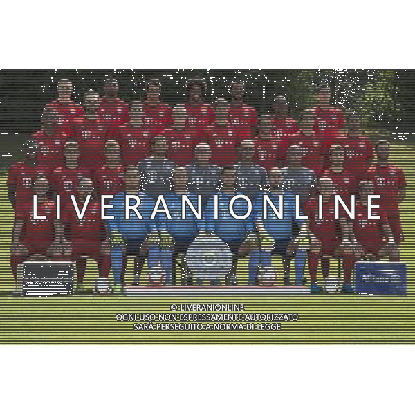 firo : Fußball,Fussball : 16.07.2015 1.Bundesliga, Saison 2015/2016 Bayern München, Muenchen, Offizieller Fototermin des FC Bayern München, Teamfoto, Mannschaftsfoto, mit Meisterschale $worldrightsEs gelten unsere AGB, einsehbar auf www.firosportphoto.de copyright by firo sportphoto: Coesfelder Str. 207 D- 48249 Dülmen www.firosportphoto.de mail@firosportphoto.de (V o l k s b a n k B o c h u m - W i t t e n ) BLZ.: 430 601 29 Kt. Nr.: 341 117 100 Tel: +49-2594 - 9916004 Fax: +49-2594 - 9916005 AG ALDO LIVERANI SAS ONLY ITALY