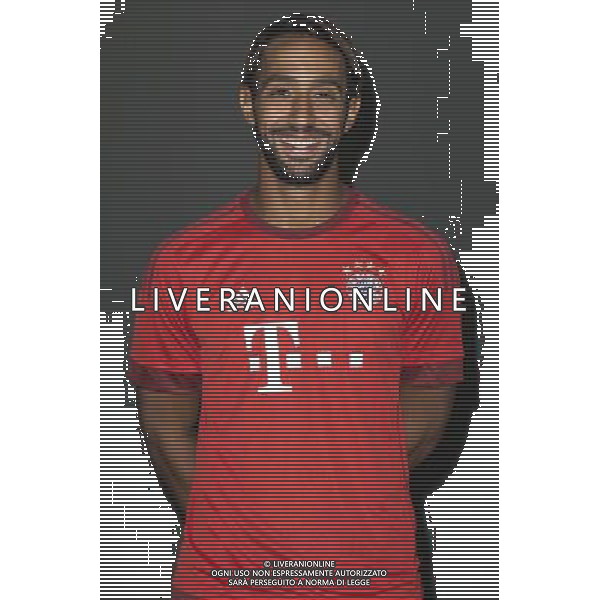 firo : Fußball,Fussball : 16.07.2015 1.Bundesliga, Saison 2015/2016 Bayern München, Muenchen, Offizieller Fototermin des FC Bayern München, Medhi Benatia ( München, Muenchen ), halbe Figur, Gestik $worldrightsEs gelten unsere AGB, einsehbar auf www.firosportphoto.de copyright by firo sportphoto: Coesfelder Str. 207 D- 48249 Dülmen www.firosportphoto.de mail@firosportphoto.de (V o l k s b a n k B o c h u m - W i t t e n ) BLZ.: 430 601 29 Kt. Nr.: 341 117 100 Tel: +49-2594 - 9916004 Fax: +49-2594 - 9916005 AG ALDO LIVERANI SAS ONLY ITALY