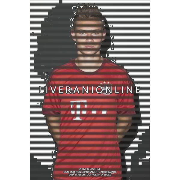 firo : Fußball,Fussball : 16.07.2015 1.Bundesliga, Saison 2015/2016 Bayern München, Muenchen, Offizieller Fototermin des FC Bayern München, Joshua Kimmich ( München, Muenchen ), halbe Figur, Gestik $worldrightsEs gelten unsere AGB, einsehbar auf www.firosportphoto.de copyright by firo sportphoto: Coesfelder Str. 207 D- 48249 Dülmen www.firosportphoto.de mail@firosportphoto.de (V o l k s b a n k B o c h u m - W i t t e n ) BLZ.: 430 601 29 Kt. Nr.: 341 117 100 Tel: +49-2594 - 9916004 Fax: +49-2594 - 9916005 AG ALDO LIVERANI SAS ONLY ITALY