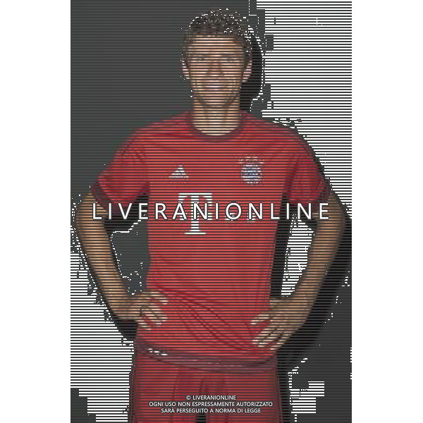 firo : Fu§ball,Fussball : 16.07.2015 1.Bundesliga, Saison 2015/2016 Bayern MŸnchen, Muenchen, Offizieller Fototermin des FC Bayern MŸnchen, Thomas MŸller, Mueller ( MŸnchen, Muenchen ) $worldrightsEs gelten unsere AGB, einsehbar auf www.firosportphoto.de copyright by firo sportphoto: Coesfelder Str. 207 D- 48249 DŸlmen www.firosportphoto.de mail@firosportphoto.de (V o l k s b a n k B o c h u m - W i t t e n ) BLZ.: 430 601 29 Kt. Nr.: 341 117 100 Tel: +49-2594 - 9916004 Fax: +49-2594 - 9916005 AG ALDO LIVERANI SAS ONLY ITALY