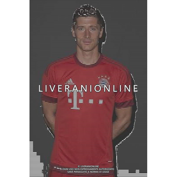 firo : Fu§ball,Fussball : 16.07.2015 1.Bundesliga, Saison 2015/2016 Bayern MŸnchen, Muenchen, Offizieller Fototermin des FC Bayern MŸnchen, Robert Lewandowski ( MŸnchen, Muenchen ) $worldrightsEs gelten unsere AGB, einsehbar auf www.firosportphoto.de copyright by firo sportphoto: Coesfelder Str. 207 D- 48249 DŸlmen www.firosportphoto.de mail@firosportphoto.de (V o l k s b a n k B o c h u m - W i t t e n ) BLZ.: 430 601 29 Kt. Nr.: 341 117 100 Tel: +49-2594 - 9916004 Fax: +49-2594 - 9916005 AG ALDO LIVERANI SAS ONLY ITALY