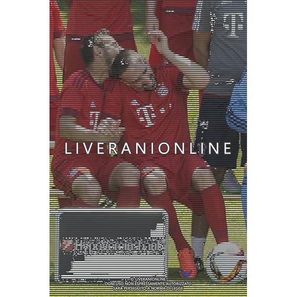 firo : Fu§ball,Fussball : 16.07.2015 1.Bundesliga, Saison 2015/2016 Bayern MŸnchen, Muenchen, Offizieller Fototermin des FC Bayern MŸnchen, Rafinha ( MŸnchen, Muenchen ), Franck Ribery ( MŸnchen, Muenchen ), ganze Figur, Gestik, lustig, Spa§, Witz, Humor $worldrightsEs gelten unsere AGB, einsehbar auf www.firosportphoto.de copyright by firo sportphoto: Coesfelder Str. 207 D- 48249 DŸlmen www.firosportphoto.de mail@firosportphoto.de (V o l k s b a n k B o c h u m - W i t t e n ) BLZ.: 430 601 29 Kt. Nr.: 341 117 100 Tel: +49-2594 - 9916004 Fax: +49-2594 - 9916005 AG ALDO LIVERANI SAS ONLY ITALY