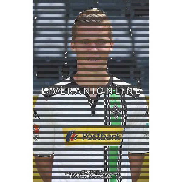 firo : 10.07.2015 Fu§ball, 1.Bundesliga,Saison 2015/2016 VfL Borussia Mšnchengladbach, Gladbach, Fototermin, Portraittermin, Nico ELVEDI, Portrait $worldrights,Es gelten unsere AGB, einsehbar auf www.firosportphoto.de, copyright by firo sportphoto: Coesfelder Str. 207 D-48249 DŸlmen www.firosportphoto.de mail@firosportphoto.de (V o l k s b a n k B o c h u m - W i t t e n ) BLZ.: 430 601 29 Kt. Nr.: 341 117 100 Tel:Ê +49-2594-9916004 Fax:Ê+49-2594-9916005