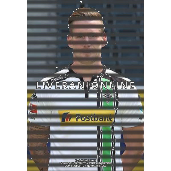 firo : 10.07.2015 Fu§ball, 1.Bundesliga,Saison 2015/2016 VfL Borussia Mšnchengladbach, Gladbach, Fototermin, Portraittermin, Andre HAHN, Portrait $worldrights,Es gelten unsere AGB, einsehbar auf www.firosportphoto.de, copyright by firo sportphoto: Coesfelder Str. 207 D-48249 DŸlmen www.firosportphoto.de mail@firosportphoto.de (V o l k s b a n k B o c h u m - W i t t e n ) BLZ.: 430 601 29 Kt. Nr.: 341 117 100 Tel:Ê +49-2594-9916004 Fax:Ê+49-2594-9916005