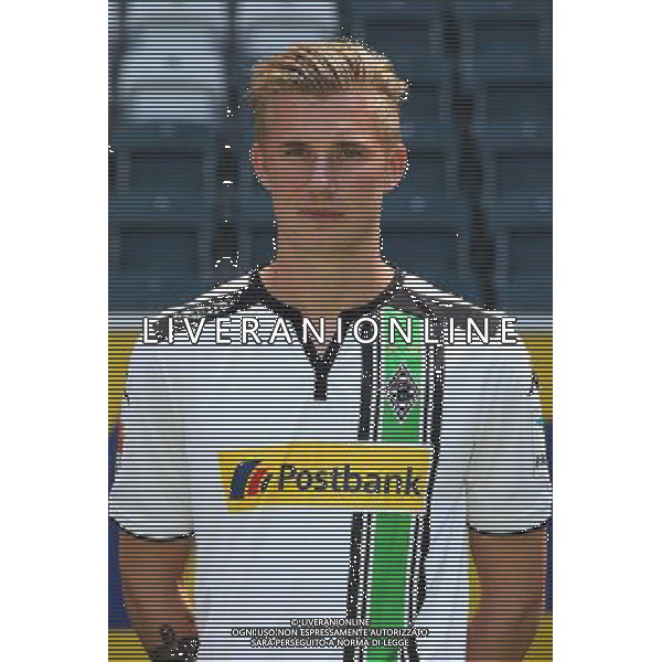 firo : 10.07.2015 Fu§ball, 1.Bundesliga,Saison 2015/2016 VfL Borussia Mšnchengladbach, Gladbach, Fototermin, Portraittermin, Marvin SCHULZ, Portrait $worldrights,Es gelten unsere AGB, einsehbar auf www.firosportphoto.de, copyright by firo sportphoto: Coesfelder Str. 207 D-48249 DŸlmen www.firosportphoto.de mail@firosportphoto.de (V o l k s b a n k B o c h u m - W i t t e n ) BLZ.: 430 601 29 Kt. Nr.: 341 117 100 Tel:Ê +49-2594-9916004 Fax:Ê+49-2594-9916005