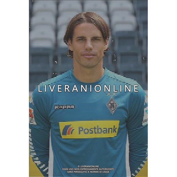 firo : 10.07.2015 Fu§ball, 1.Bundesliga,Saison 2015/2016 VfL Borussia Mšnchengladbach, Gladbach, Fototermin, Portraittermin, Yann SOMMER, Portrait $worldrights,Es gelten unsere AGB, einsehbar auf www.firosportphoto.de, copyright by firo sportphoto: Coesfelder Str. 207 D-48249 DŸlmen www.firosportphoto.de mail@firosportphoto.de (V o l k s b a n k B o c h u m - W i t t e n ) BLZ.: 430 601 29 Kt. Nr.: 341 117 100 Tel:Ê +49-2594-9916004 Fax:Ê+49-2594-9916005