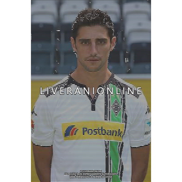 firo : 10.07.2015 Fu§ball, 1.Bundesliga,Saison 2015/2016 VfL Borussia Mšnchengladbach, Gladbach, Fototermin, Portraittermin, Lars STINDL, Portrait $worldrights,Es gelten unsere AGB, einsehbar auf www.firosportphoto.de, copyright by firo sportphoto: Coesfelder Str. 207 D-48249 DŸlmen www.firosportphoto.de mail@firosportphoto.de (V o l k s b a n k B o c h u m - W i t t e n ) BLZ.: 430 601 29 Kt. Nr.: 341 117 100 Tel:Ê +49-2594-9916004 Fax:Ê+49-2594-9916005