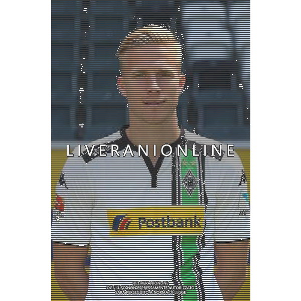 firo : 10.07.2015 Fu§ball, 1.Bundesliga,Saison 2015/2016 VfL Borussia Mšnchengladbach, Gladbach, Fototermin, Portraittermin, Oscar WENDT, Portrait $worldrights,Es gelten unsere AGB, einsehbar auf www.firosportphoto.de, copyright by firo sportphoto: Coesfelder Str. 207 D-48249 DŸlmen www.firosportphoto.de mail@firosportphoto.de (V o l k s b a n k B o c h u m - W i t t e n ) BLZ.: 430 601 29 Kt. Nr.: 341 117 100 Tel:Ê +49-2594-9916004 Fax:Ê+49-2594-9916005