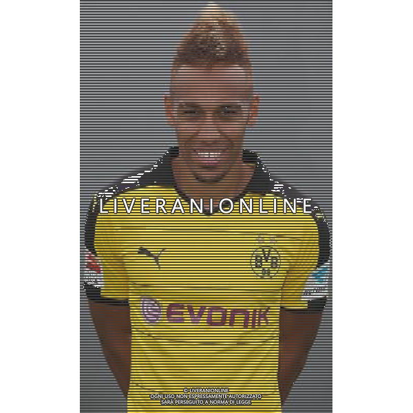 firo : 15.07.2015 Fu§ball, 1.Bundesliga,Saison 2015/2016 BVB, Borussia Dortmund, Fototermin, Portraittermin, Pierre-Emerick AUBAMEYANG, $worldrights,Es gelten unsere AGB, einsehbar auf www.firosportphoto.de, copyright by firo sportphoto: Coesfelder Str. 207 D-48249 DŸlmen www.firosportphoto.de mail@firosportphoto.de (V o l k s b a n k B o c h u m - W i t t e n ) BLZ.: 430 601 29 Kt. Nr.: 341 117 100 Tel:Ê +49-2594-9916004 Fax:Ê+49-2594-9916005