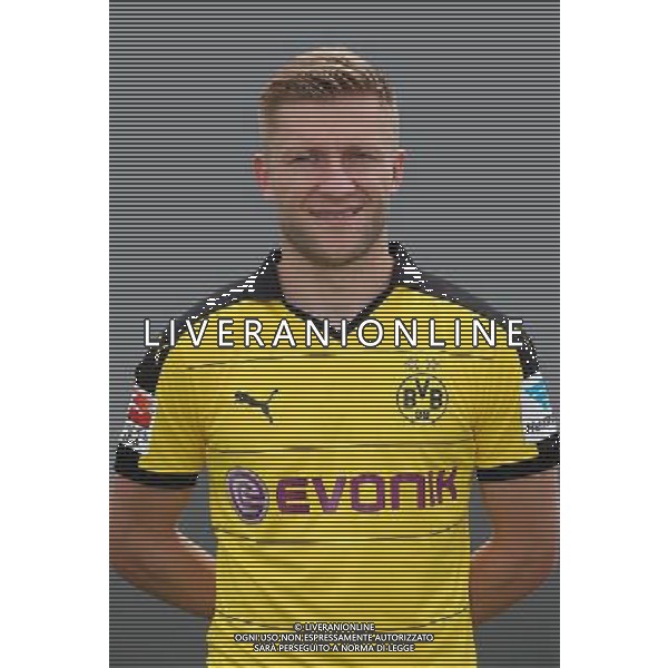 firo : 15.07.2015 Fu¤ball, 1.Bundesliga,Saison 2015/2016 BVB, Borussia Dortmund, Fototermin, Portraittermin, Jacub BLASZCZYKOWSKI, KUBA, $worldrights,Es gelten unsere AGB, einsehbar auf www.firosportphoto.de, copyright by firo sportphoto: Coesfelder Str. 207 D-48249 DÙlmen www.firosportphoto.de mail@firosportphoto.de (V o l k s b a n k B o c h u m - W i t t e n ) BLZ.: 430 601 29 Kt. Nr.: 341 117 100 Tel:æ +49-2594-9916004 Fax:æ+49-2594-9916005