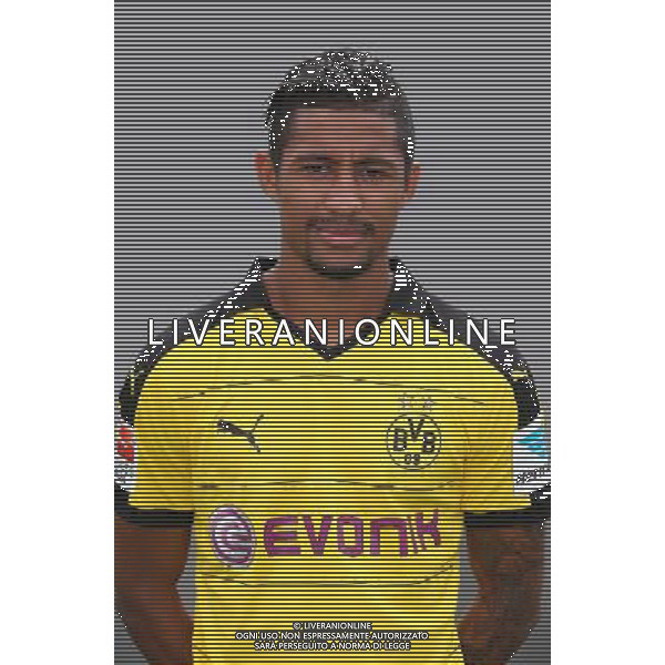 firo : 15.07.2015 Fu¤ball, 1.Bundesliga,Saison 2015/2016 BVB, Borussia Dortmund, Fototermin, Portraittermin, Jeremy DUDZIAK, $worldrights,Es gelten unsere AGB, einsehbar auf www.firosportphoto.de, copyright by firo sportphoto: Coesfelder Str. 207 D-48249 DÙlmen www.firosportphoto.de mail@firosportphoto.de (V o l k s b a n k B o c h u m - W i t t e n ) BLZ.: 430 601 29 Kt. Nr.: 341 117 100 Tel:æ +49-2594-9916004 Fax:æ+49-2594-9916005