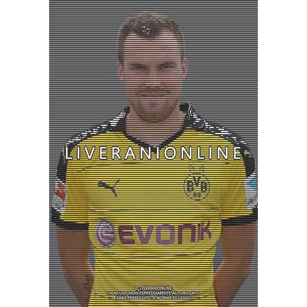 firo : 15.07.2015 Fu¤ball, 1.Bundesliga,Saison 2015/2016 BVB, Borussia Dortmund, Fototermin, Portraittermin, Kevin GRO¤KREUTZ, $worldrights,Es gelten unsere AGB, einsehbar auf www.firosportphoto.de, copyright by firo sportphoto: Coesfelder Str. 207 D-48249 DÙlmen www.firosportphoto.de mail@firosportphoto.de (V o l k s b a n k B o c h u m - W i t t e n ) BLZ.: 430 601 29 Kt. Nr.: 341 117 100 Tel:æ +49-2594-9916004 Fax:æ+49-2594-9916005