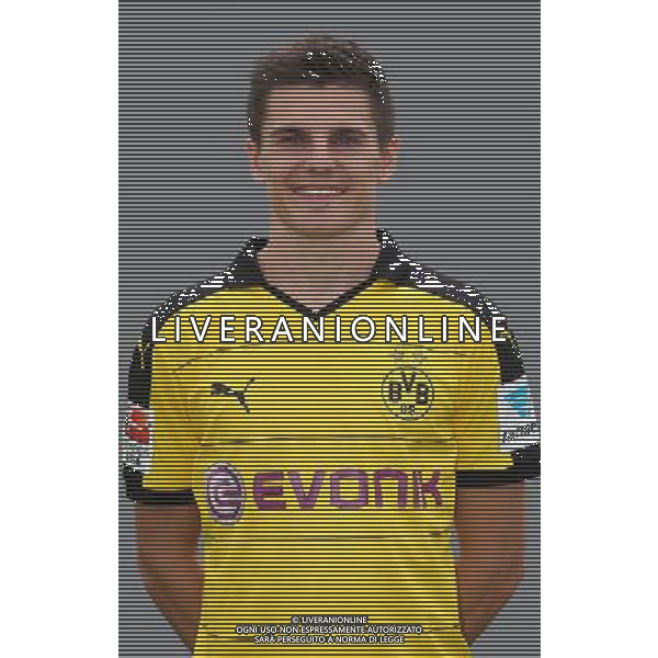 firo : 15.07.2015 Fu¤ball, 1.Bundesliga,Saison 2015/2016 BVB, Borussia Dortmund, Fototermin, Portraittermin, Jonas HOFMANN, $worldrights,Es gelten unsere AGB, einsehbar auf www.firosportphoto.de, copyright by firo sportphoto: Coesfelder Str. 207 D-48249 DÙlmen www.firosportphoto.de mail@firosportphoto.de (V o l k s b a n k B o c h u m - W i t t e n ) BLZ.: 430 601 29 Kt. Nr.: 341 117 100 Tel:æ +49-2594-9916004 Fax:æ+49-2594-9916005