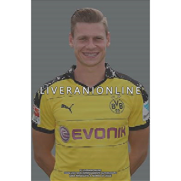 firo : 15.07.2015 Fu¤ball, 1.Bundesliga,Saison 2015/2016 BVB, Borussia Dortmund, Fototermin, Portraittermin, Lukasz PISZCZEK $worldrights,Es gelten unsere AGB, einsehbar auf www.firosportphoto.de, copyright by firo sportphoto: Coesfelder Str. 207 D-48249 DÙlmen www.firosportphoto.de mail@firosportphoto.de (V o l k s b a n k B o c h u m - W i t t e n ) BLZ.: 430 601 29 Kt. Nr.: 341 117 100 Tel:æ +49-2594-9916004 Fax:æ+49-2594-9916005