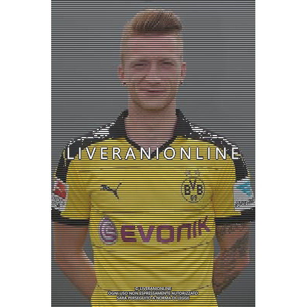 firo : 15.07.2015 Fu§ball, 1.Bundesliga,Saison 2015/2016 BVB, Borussia Dortmund, Fototermin, Portraittermin, Marco REUS, $worldrights,Es gelten unsere AGB, einsehbar auf www.firosportphoto.de, copyright by firo sportphoto: Coesfelder Str. 207 D-48249 DŸlmen www.firosportphoto.de mail@firosportphoto.de (V o l k s b a n k B o c h u m - W i t t e n ) BLZ.: 430 601 29 Kt. Nr.: 341 117 100 Tel:Ê +49-2594-9916004 Fax:Ê+49-2594-9916005