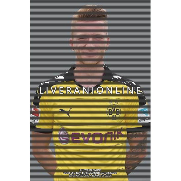 firo : 15.07.2015 Fu¤ball, 1.Bundesliga,Saison 2015/2016 BVB, Borussia Dortmund, Fototermin, Portraittermin, Marco REUS, $worldrights,Es gelten unsere AGB, einsehbar auf www.firosportphoto.de, copyright by firo sportphoto: Coesfelder Str. 207 D-48249 DÙlmen www.firosportphoto.de mail@firosportphoto.de (V o l k s b a n k B o c h u m - W i t t e n ) BLZ.: 430 601 29 Kt. Nr.: 341 117 100 Tel:æ +49-2594-9916004 Fax:æ+49-2594-9916005