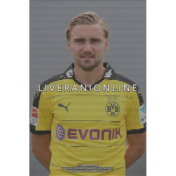 firo : 15.07.2015 Fu§ball, 1.Bundesliga,Saison 2015/2016 BVB, Borussia Dortmund, Fototermin, Portraittermin, Marcel SCHMELZER, $worldrights,Es gelten unsere AGB, einsehbar auf www.firosportphoto.de, copyright by firo sportphoto: Coesfelder Str. 207 D-48249 DŸlmen www.firosportphoto.de mail@firosportphoto.de (V o l k s b a n k B o c h u m - W i t t e n ) BLZ.: 430 601 29 Kt. Nr.: 341 117 100 Tel:Ê +49-2594-9916004 Fax:Ê+49-2594-9916005