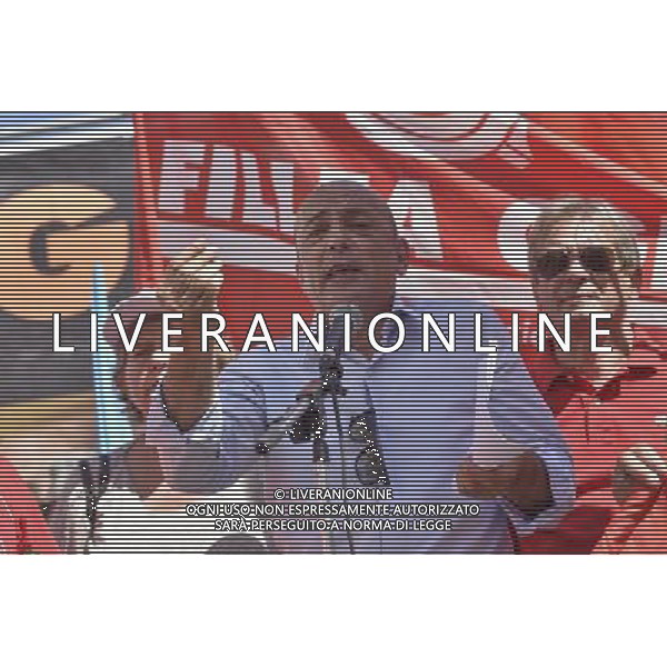 Roma - 18/07/2015 - Piazza SS Apostoli - \' Manifestazione Nazionale dei lavoratori delle costruzioni \' - nella foto: segretario generale della Fillea Walter Schiavella / Ph. Fabrizio Corradetti - Ag. Aldo Liverani Sas