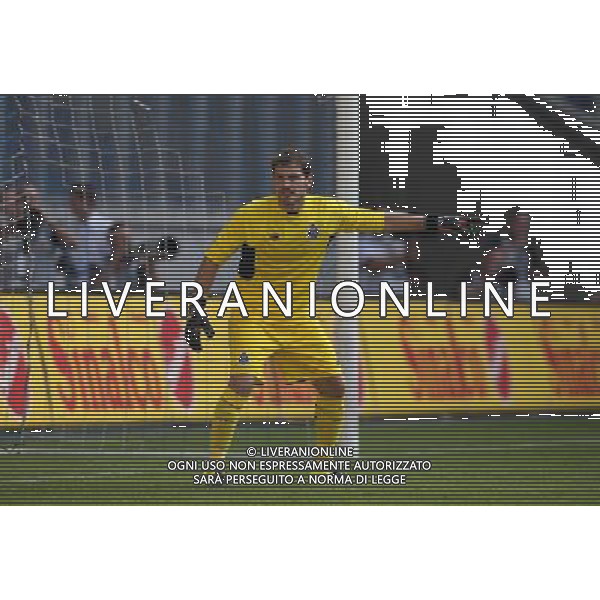 firo : 18.07.2015 Fu§ball, 2.Bundesliga,Saison 2015/2016 Testspiel, MSV Duisburg - FC Porto Torwart Iker CASILLAS, Porto, Gestik $worldrights,Es gelten unsere AGB, einsehbar auf www.firosportphoto.de, copyright by firo sportphoto: Coesfelder Str. 207 D-48249 DŸlmen www.firosportphoto.de mail@firosportphoto.de (V o l k s b a n k B o c h u m - W i t t e n ) BLZ.: 430 601 29 Kt. Nr.: 341 117 100 Tel:Ê +49-2594-9916004 Fax:Ê+49-2594-9916005 ONLY ITALY-AG ALDO LIVERANI SAS
