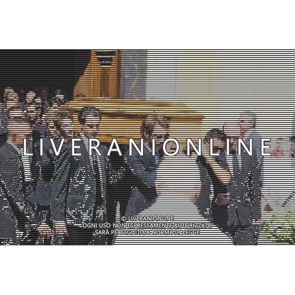 Cercueil Jules Bianchi porte par les pilotes - Jean Eric Vergne / Romain Grosjean / Sebastien Vettel - 21.07.2015 - Obseques de Jules Bianchi - Cathedrale Sainte Reparate - Nice Photo : Serge Haouzi / Icon Sport ONLY ITALY-AG ALDO LIVERANI SAS - Funerali del Pilota di F1 Jules Bianchi a Nizza *** Local Caption *** 20282187
