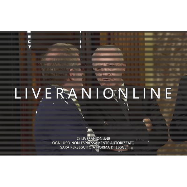 Roma - 24/07/2015 - Palazzo Chigi - Sala dei Galeoni - Firma dellâ€™accordo tra Whirlpool sindacati e governo sul piano industriale del gruppo in Italia - nella foto: Vincenzo De Luca e Roberto Maroni / Ph. Fabrizio Corradetti - Ag. Aldo Liverani Sas