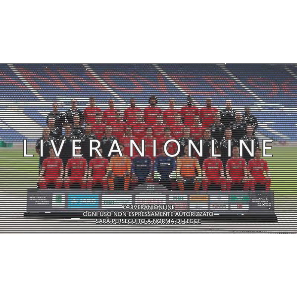 FuÃŸball, firo : 13.07.2015 1.BL, 1.Bundesliga, Saison 2015/2016, Hannover 96, Mannschaftsfoto, Fototermin, Vierte Reihe von links: Videoanalyst Lars Barlemann, Teammanager Dominic Prinz, 6 Ceyhun GÃ¼lselam, 9 Artur Sobiech, 25 Marcelo, 20 Felipe, 31 Waldemar Anton, 5 Salif SanÃ©, 35 Charlison Benschop, Zeugwart Benjamin Hauptmann, Zeugwart Raymond Saka Dritte Reihe von links: Athletiktrainer Edward Kowalczuk, Reha- und Athletiktrainer Timo Rosenberg, 38 Valmir Sulejmani, 26 Kenan Karaman, 15 Andre Hoffmann, 7 Edgar Prib, 36 Sebastian Ernst, 37 Niklas TeichgrÃ¤ber, Mannschaftsarzt Dr. Felix Hessel, Mannschaftsarzt Prof. Dr. Axel Partenheimer Zweite Reihe von links: Cheftrainer Michael Frontzeck, Co-Trainer Jan-Moritz Lichte, Co-Trainer Christoph Dabrowski, Torwarttrainer JÃ¶rg Sievers, 19 Christian Schulz, 2 Leon Andreasen, 4 Hiroki Sakai, Physiotherapeut Patrick Borchers, Physiotherapeut Steffen Gniesmer, Physiotherapeut Jens Vergers, Physiotherapeut Ralf Blume. Untere Reihe von links: 29 Oliver Sorg, 34 Tim DierÃŸen, 27 Vladimir Rankovic, 30 Samuel Radlinger, 1 Ron-Robert Zieler, 13 Philipp Tschauner, 40 Timo KÃ¶nigsmann, 33 Mike-Steven BÃ¤hre, 23 Maurice Hirsch, 8 Manuel Schmiedebach, $worldrightsEs gelten unsere AGB, einsehbar auf www.firosportphoto.de, copyright by firo sportphoto: Coesfelder Str. 207 D-48249 DÃ¼lmen www.firosportphoto.de mail@firosportphoto.de (V o l k s b a n k B o c h u m - W i t t e n ) BLZ.: 430 601 29 Kt. Nr.: 341 117 100 Tel:Â  +49-2594-9916004 Fax:Â +49-2594-9916005 AG ALDO LIVERANI SAS ONLY ITALY