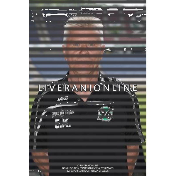 FuÃŸball, firo : 13.07.2015 1.BL, 1.Bundesliga, Saison 2015/2016, Hannover 96, Mannschaftsfoto, Fototermin, Portraits, Portraitfotos, Athletiktrainer Edward Kowalczuk, Rehatrainer, $worldrightsEs gelten unsere AGB, einsehbar auf www.firosportphoto.de, copyright by firo sportphoto: Coesfelder Str. 207 D-48249 DÃ¼lmen www.firosportphoto.de mail@firosportphoto.de (V o l k s b a n k B o c h u m - W i t t e n ) BLZ.: 430 601 29 Kt. Nr.: 341 117 100 Tel:Â  +49-2594-9916004 Fax:Â +49-2594-9916005 AG ALDO LIVERANI SAS ONLY ITALY